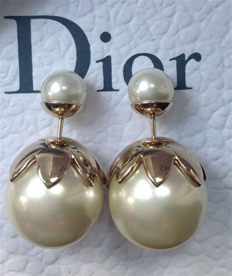 dior tribal earrings real pearl.